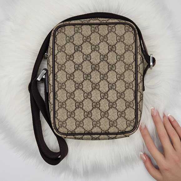 Gucci Mono Messenger Bag Ebony - Picture 12 of 17